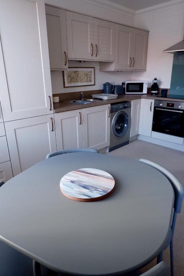 No 7 Quiet, Two Bedroom Ground Floor Flat In Tornagrain Great For Early Airport Departures Or Late Flights Dalcross Buitenkant foto